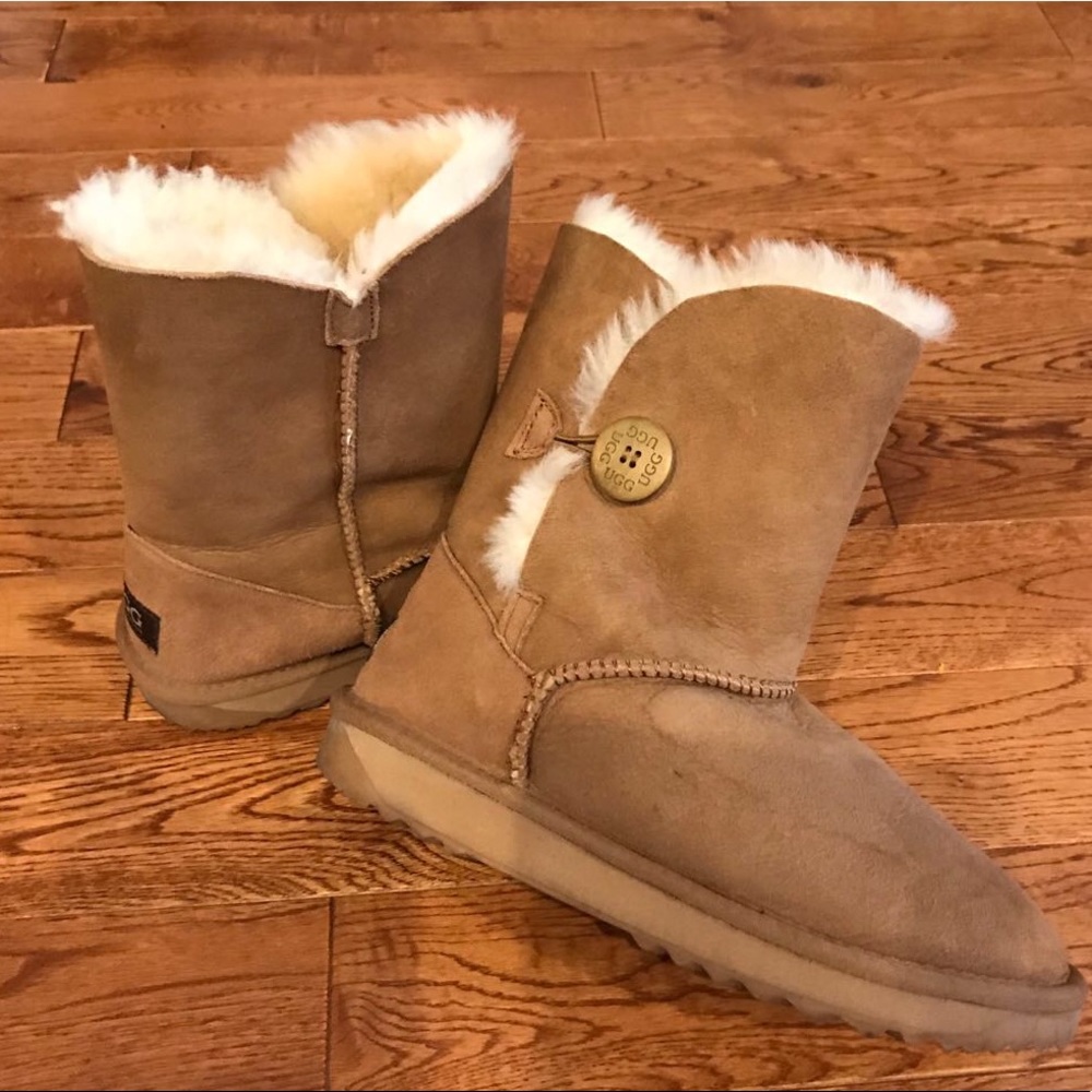 😍PRICE DROP!!!😍 UGG Bailey Button Boot Sz 8